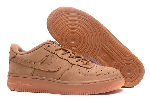 Premièrement : Les baskets Nike Air Force 1 Low femme incarnent l’alliance parfaite entre style intemporel et innovation technique.