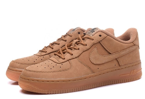 Premièrement : Les baskets Nike Air Force 1 Low femme incarnent l’alliance parfaite entre style intemporel et innovation technique.