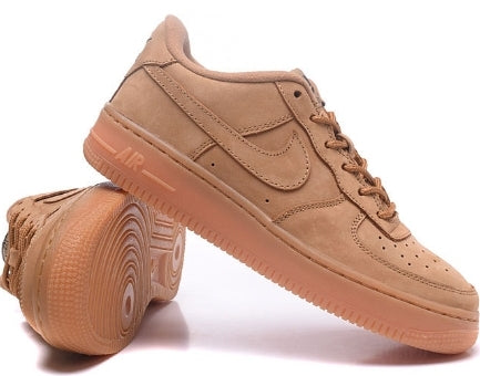 Premièrement : Les baskets Nike Air Force 1 Low femme incarnent l’alliance parfaite entre style intemporel et innovation technique.