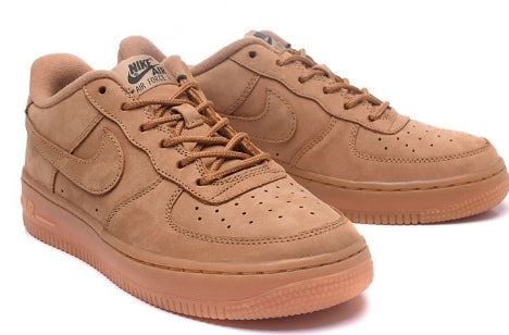 Premièrement : Les baskets Nike Air Force 1 Low femme incarnent l’alliance parfaite entre style intemporel et innovation technique.