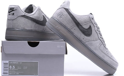 Premièrement : Les baskets Nike Air Force 1 Low femme incarnent l’alliance parfaite entre style intemporel et innovation technique.