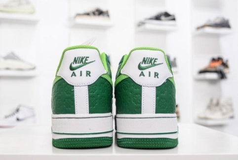 Premièrement : Les baskets Nike Air Force 1 Low femme incarnent l’alliance parfaite entre style intemporel et innovation technique.