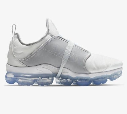 Les Nike Air Vapormax Plus TN Femme incarnent une fusion audacieuse entre l’héritage des baskets TN des années 90 et l’innovation moderne de la technologie Vapormax.
