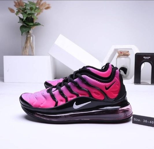 Les baskets Nike Air VaporMax TN Plus 720 Femme fusionnent trois des technologies les plus emblématiques de Nike : VaporMax, TN Plus (Tuned Air) et 720.