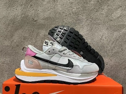 Baskets Nike LD Waffle X Sacai Femme sont un témoignage de l'engagement de Nike à combiner style et innovation.