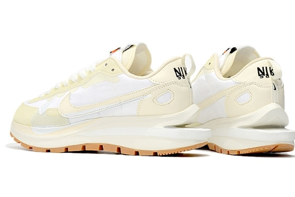Baskets Nike LD Waffle X Sacai Femme sont un témoignage de l'engagement de Nike à combiner style et innovation.