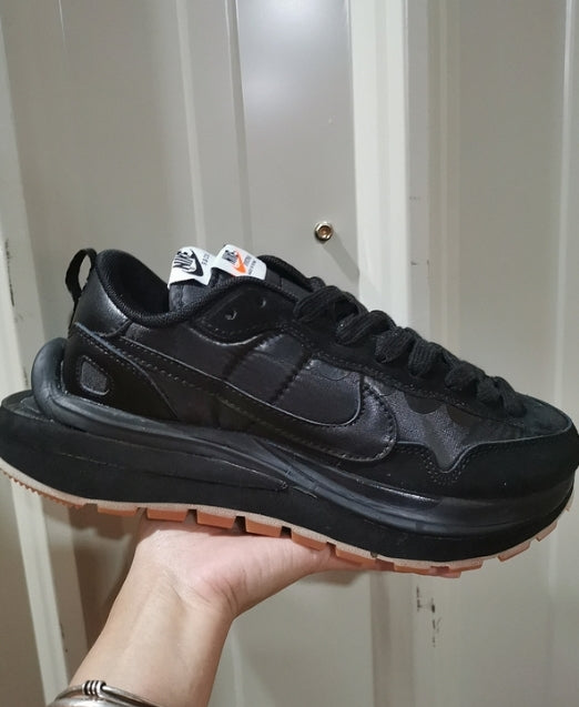 Baskets Nike LD Waffle X Sacai Femme sont un témoignage de l'engagement de Nike à combiner style et innovation.