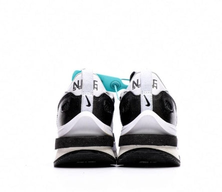 Baskets Nike LD Waffle X Sacai Femme sont un témoignage de l'engagement de Nike à combiner style et innovation.