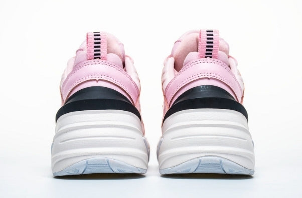 Résultats de l'évolution emblématique de la ligne Nike, les baskets Nike M2K Tekno Femme  sont un témoignage de l'engagement de Nike à combiner style et innovation.