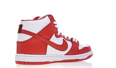 Les baskets Nike SB Dunk allient un style emblématique à un confort supérieur. Leur design légendaire et leurs matériaux de haute qualité. Pas cher.le moins cher .