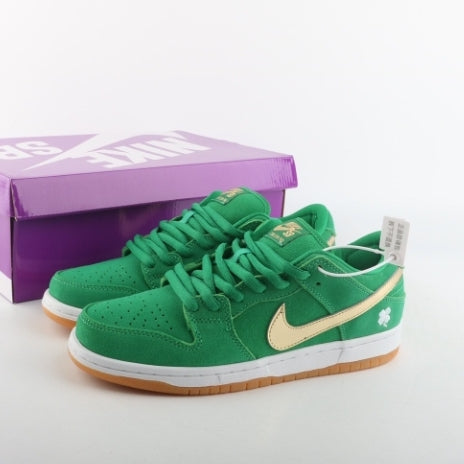 Les baskets Nike SB Dunk allient un style emblématique à un confort supérieur. Leur design légendaire et leurs matériaux de haute qualité. Pas cher.le moins cher .