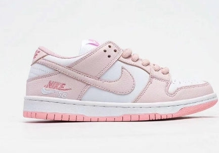les baskets Nike SB Dunk femme Low sont un témoignage de l'engagement de Nike à combiner style et innovation.