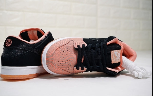 les baskets Nike SB Dunk femme Low sont un témoignage de l'engagement de Nike à combiner style et innovation.