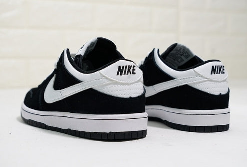 les baskets Nike SB Dunk femme Low sont un témoignage de l'engagement de Nike à combiner style et innovation.