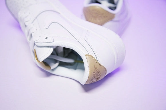 les baskets Nike SB Dunk femme Low sont un témoignage de l'engagement de Nike à combiner style et innovation.