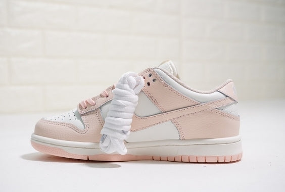 les baskets Nike SB Dunk femme Low sont un témoignage de l'engagement de Nike à combiner style et innovation.