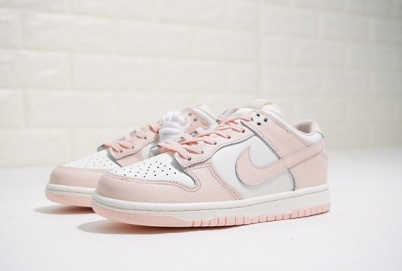 les baskets Nike SB Dunk femme Low sont un témoignage de l'engagement de Nike à combiner style et innovation.