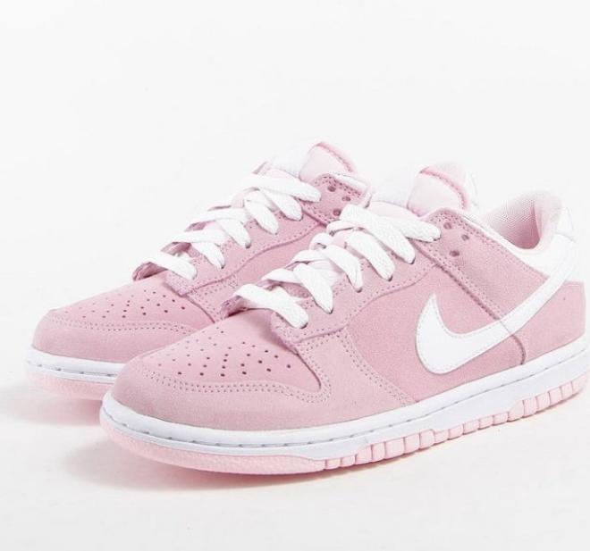 les baskets Nike SB Dunk femme Low sont un témoignage de l'engagement de Nike à combiner style et innovation.