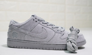 les baskets Nike SB Dunk Low sont un témoignage de l'engagement de Nike à combiner style et innovation.
