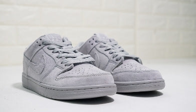 Résultats de l'évolution emblématique de la ligne Nike, les Nike SB Dunk Low sont un témoignage de l'engagement de Nike à combiner style et innovation.
