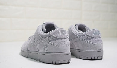 Résultats de l'évolution emblématique de la ligne Nike, les Nike SB Dunk Low sont un témoignage de l'engagement de Nike à combiner style et innovation.