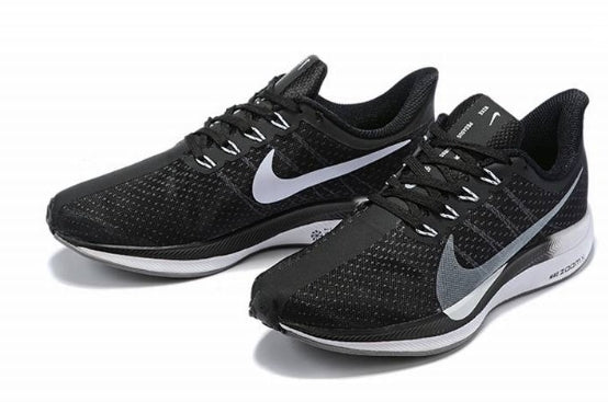 Les baskets Nike Air Zoom Femme se démarquent par leur design sportif et moderne, conçu pour maximiser les performances exceptionnelles