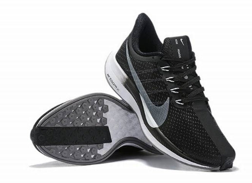 Les baskets Nike Air Zoom Femme se démarquent par leur design sportif et moderne, conçu pour maximiser les performances exceptionnelles