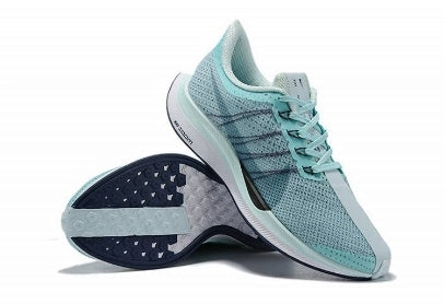 Les baskets Nike Air Zoom Femme se démarquent par leur design sportif et moderne, conçu pour maximiser les performances exceptionnelles