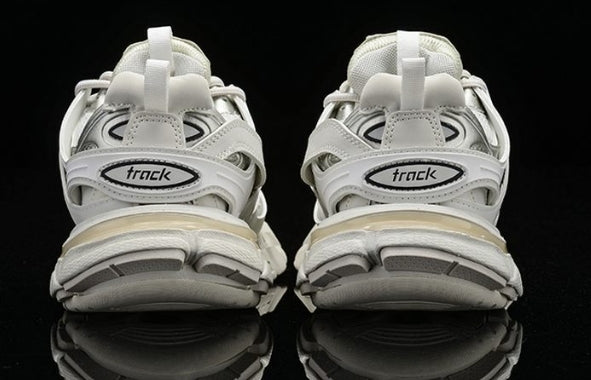 les sneakers Balenciaga Triple S "Beige Green Yellow" Femme sont un témoignage de l'engagement de Balenciaga à combiner style et innovation.