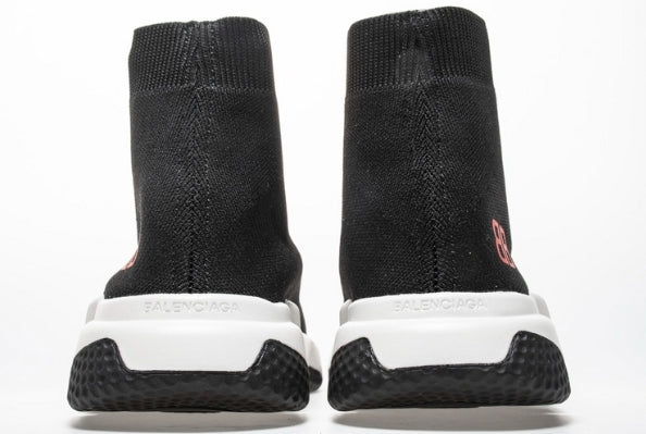 les sneakers Balenciaga Triple S "Beige Green Yellow" Femme sont un témoignage de l'engagement de Balenciaga à combiner style et innovation.