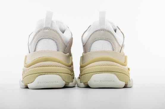 les sneakers Balenciaga Triple S "Beige Green Yellow" Femme sont un témoignage de l'engagement de Balenciaga à combiner style et innovation.