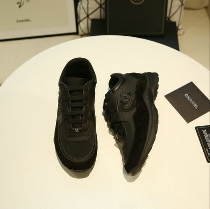 les sneakers Chanel Femme sont un témoignage de l'engagement de Chanel à combiner style et sophistication. Exceptionnel avant-gardistes