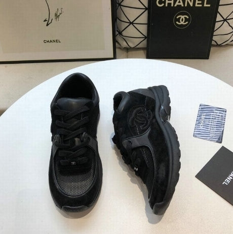 les sneakers Chanel Femme sont un témoignage de l'engagement de Chanel à combiner style et sophistication. Exceptionnel avant-gardistes