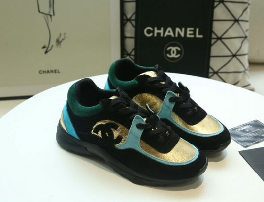 Résultats de l'évolution emblématique de la marque Chanel, les sneakers Chanel Femme sont un témoignage de l'engagement de Chanel à combiner style et sophistication.