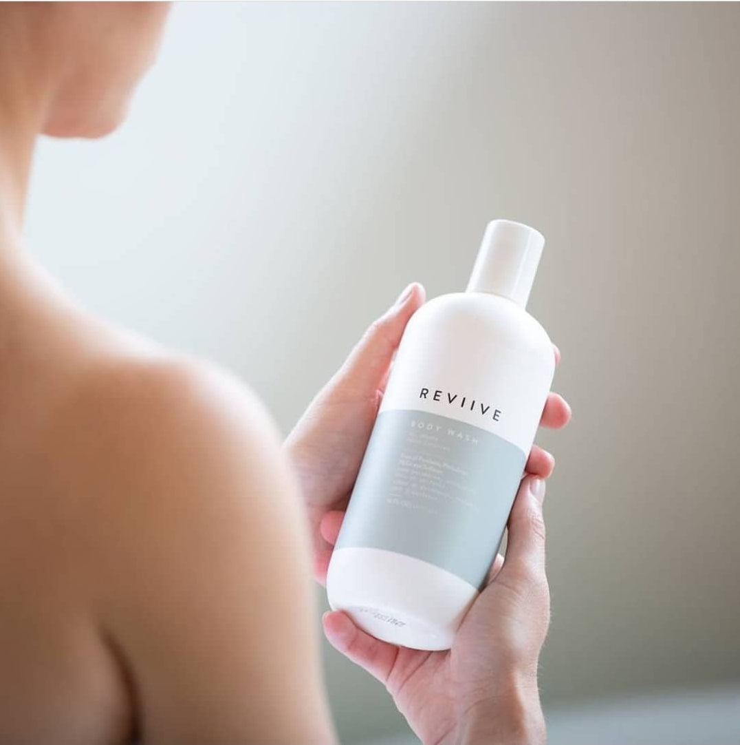 La gamme Reviive Ariix est spécialement formulée pour offrir des soins S.P.A. qui allient pureté, performance et bien-être au quotidien.