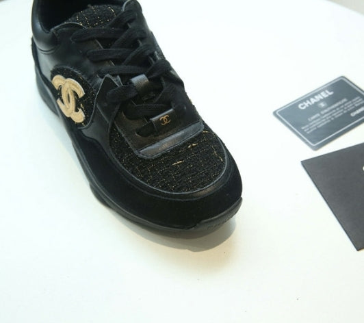 les sneakers Chanel Femme sont un témoignage de l'engagement de Chanel à combiner style et sophistication. Exceptionnel avant-gardistes