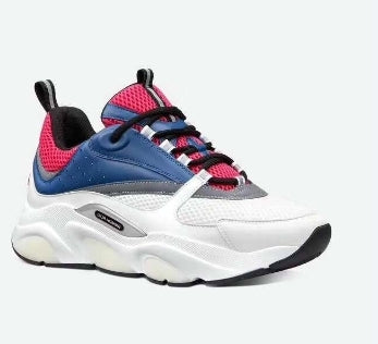 Les sneakers Dior Femme incarnent l’alliance parfaite entre élégance intemporelle et design contemporain. Exceptionnel avant-gardistes
