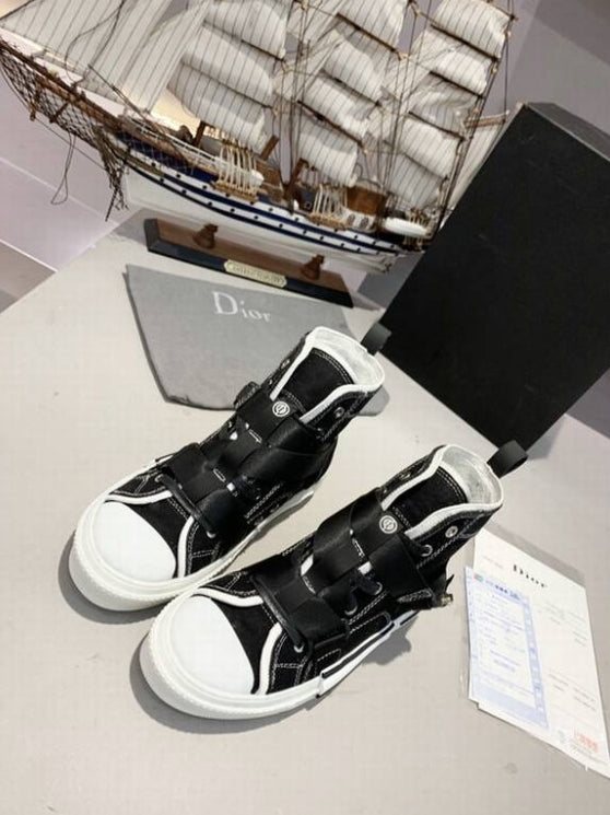 Les sneakers Dior Femme incarnent l’alliance parfaite entre élégance intemporelle et design contemporain. Exceptionnel avant-gardistes