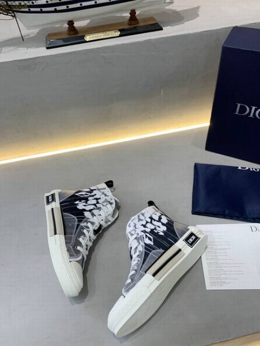Les sneakers Dior Femme incarnent l’alliance parfaite entre élégance intemporelle et design contemporain. Exceptionnel avant-gardistes