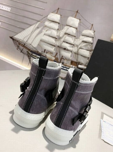 Les sneakers Dior Femme incarnent l’alliance parfaite entre élégance intemporelle et design contemporain. Exceptionnel avant-gardistes