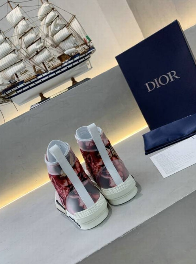 Les sneakers Dior Femme incarnent l’alliance parfaite entre élégance intemporelle et design contemporain. Exceptionnel avant-gardistes