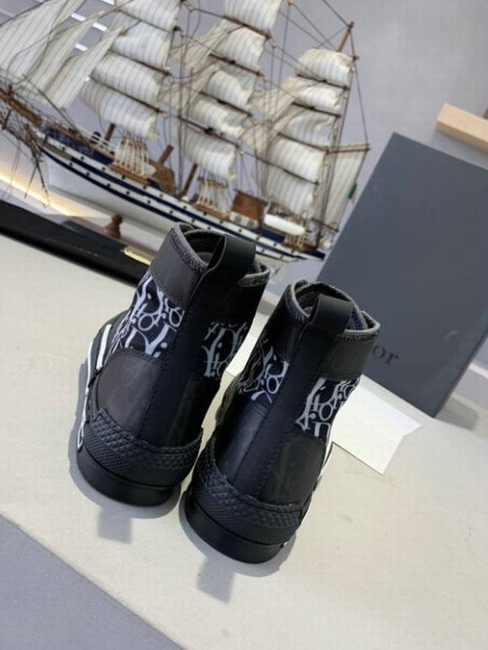 Les sneakers Dior Femme incarnent l’alliance parfaite entre élégance intemporelle et design contemporain. Exceptionnel avant-gardistes