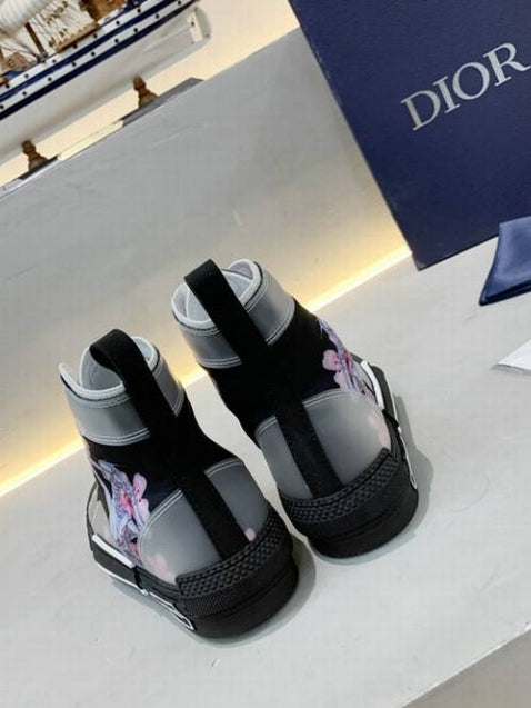 Les sneakers Dior Femme incarnent l’alliance parfaite entre élégance intemporelle et design contemporain. Exceptionnel avant-gardistes