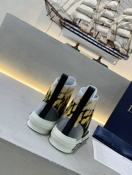 Les sneakers Dior Femme incarnent l’alliance parfaite entre élégance intemporelle et design contemporain. Exceptionnel avant-gardistes