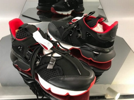 les sneakers Christian Louboutin Femme sont un témoignage de l'engagement de Christian Louboutin à combiner style et sophistication.