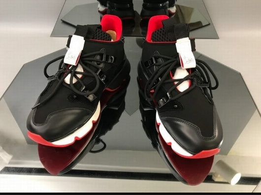 les sneakers Christian Louboutin Femme sont un témoignage de l'engagement de Christian Louboutin à combiner style et sophistication.