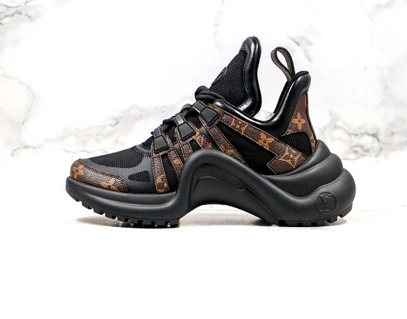 Les sneakers Louis Vuitton Archlight Femme représentent l’équilibre parfait entre l’élégance emblématique et l’innovation stylistique.