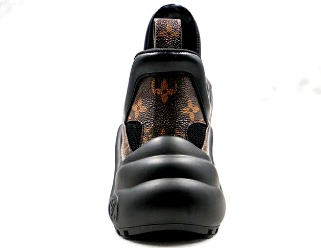 Les sneakers Louis Vuitton Archlight Femme représentent l’équilibre parfait entre l’élégance emblématique et l’innovation stylistique.