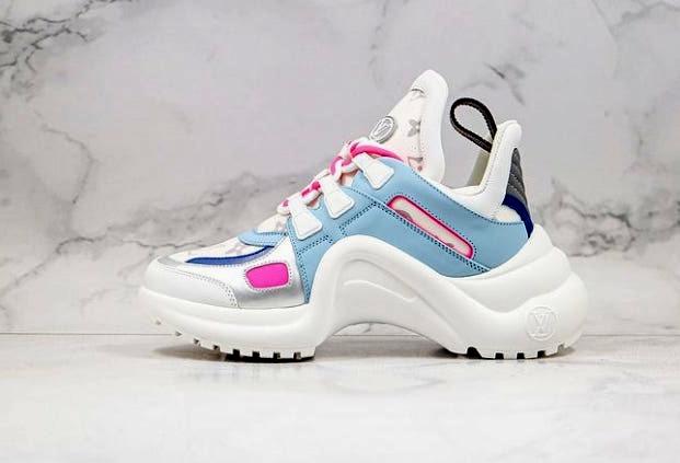 Les sneakers Louis Vuitton Archlight Femme représentent l’équilibre parfait entre l’élégance emblématique et l’innovation stylistique.