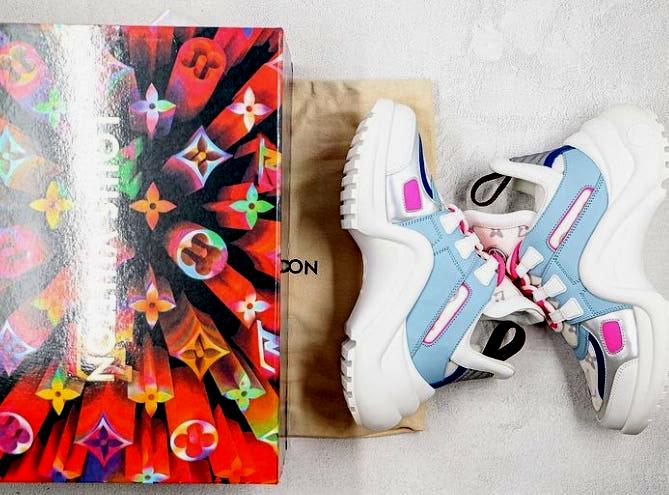 Les sneakers Louis Vuitton Archlight Femme représentent l’équilibre parfait entre l’élégance emblématique et l’innovation stylistique.